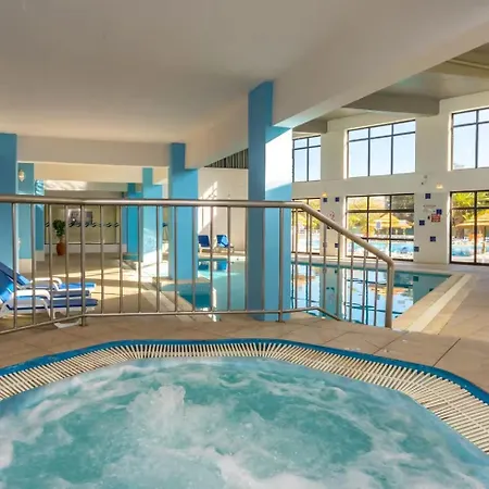 Premium Sea View Flat - 3 Pools, Jacuzzi & Bar